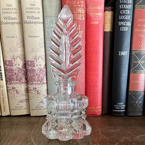 Vtg Leaf Stopper Perfume Bottle Pressed Glass Starburst Cut 6.5” Vanity Décor